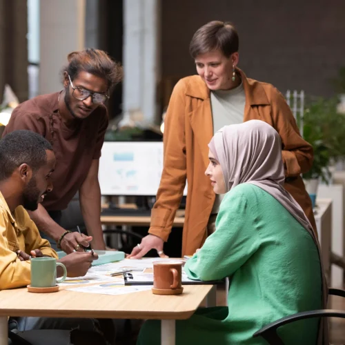 medium-shot-colleagues-having-meeting